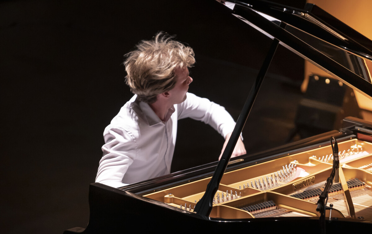 El pianista checo Matyáš Novák en concierto. Autor: Contra Vent i Fusta